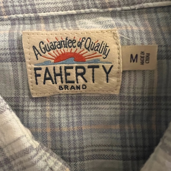 Faherty button down size Medium - Picture 3 of 4